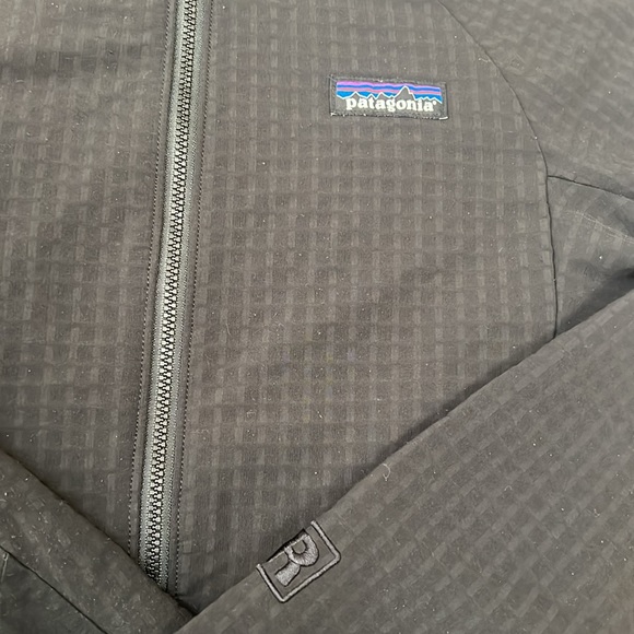 Black zip up women’s Patagonia jacket - Picture 3 of 4
